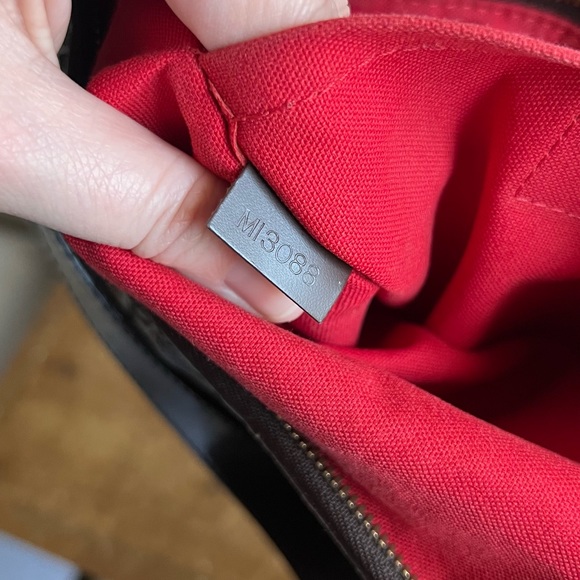 💸 SOLD • Authentic Louis Vuitton Thames GM Damier Ebene Shoulder Bag - Picture 7 of 13